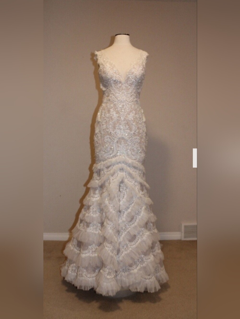 Elegant Lace Mermaid Evening Dress in Champagne - Picture 5 of 13